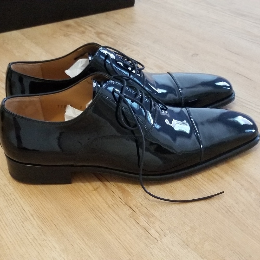 Magnanni Dress Shoes size 8 patent leather black